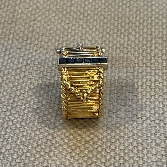 Vintage💙18KT Gold💙 Diamond and Sapphire Mini Belt Buckle Ring - Picture 13 of 15